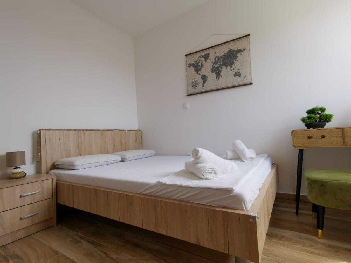 Ristovic Apartment Primosten Exterior photo